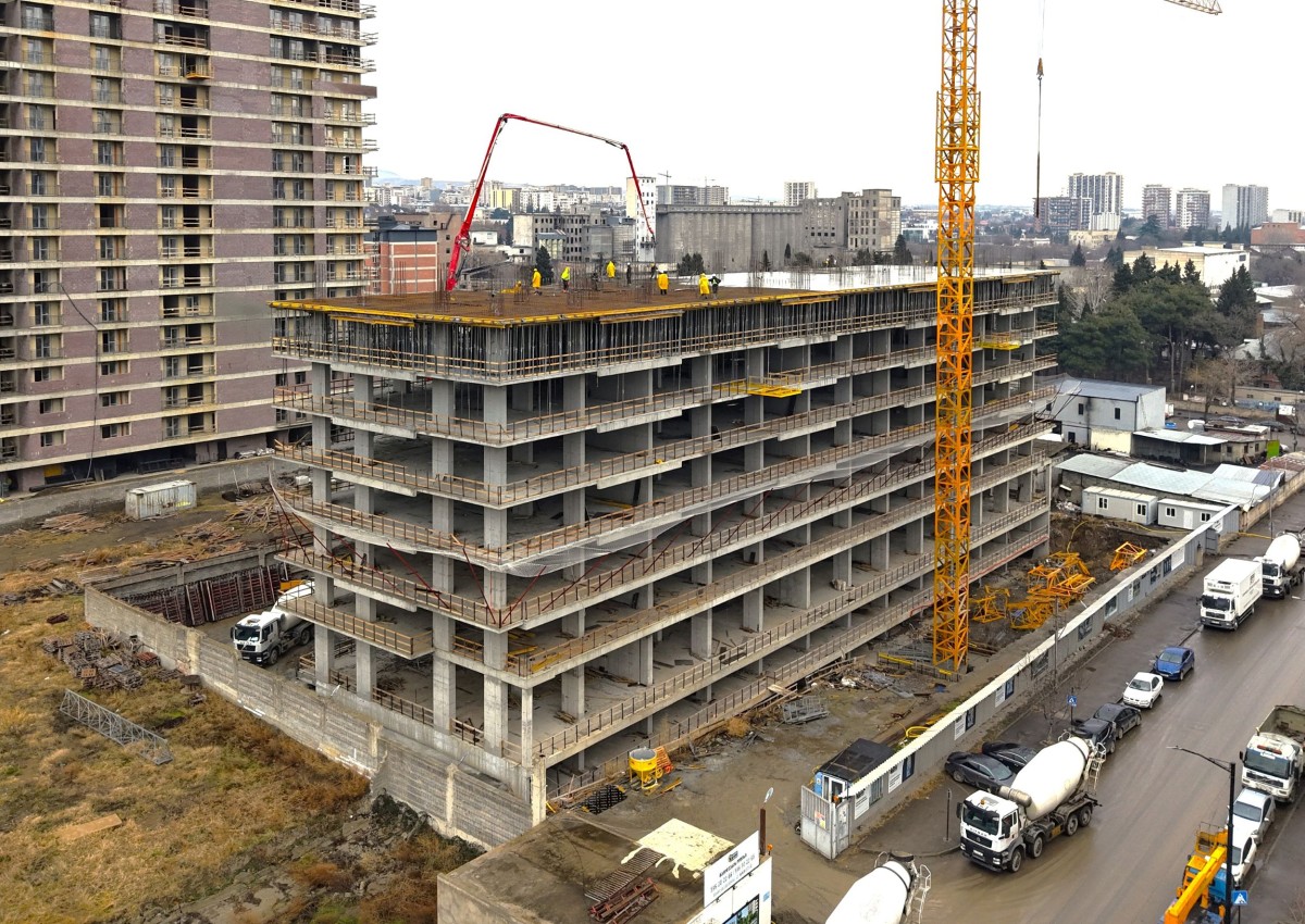 The concreting works of the 8th floor slab have been completed!